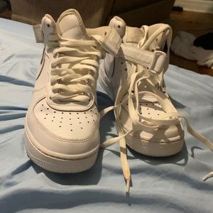 i’m selling these af1s bc i can’t fit em